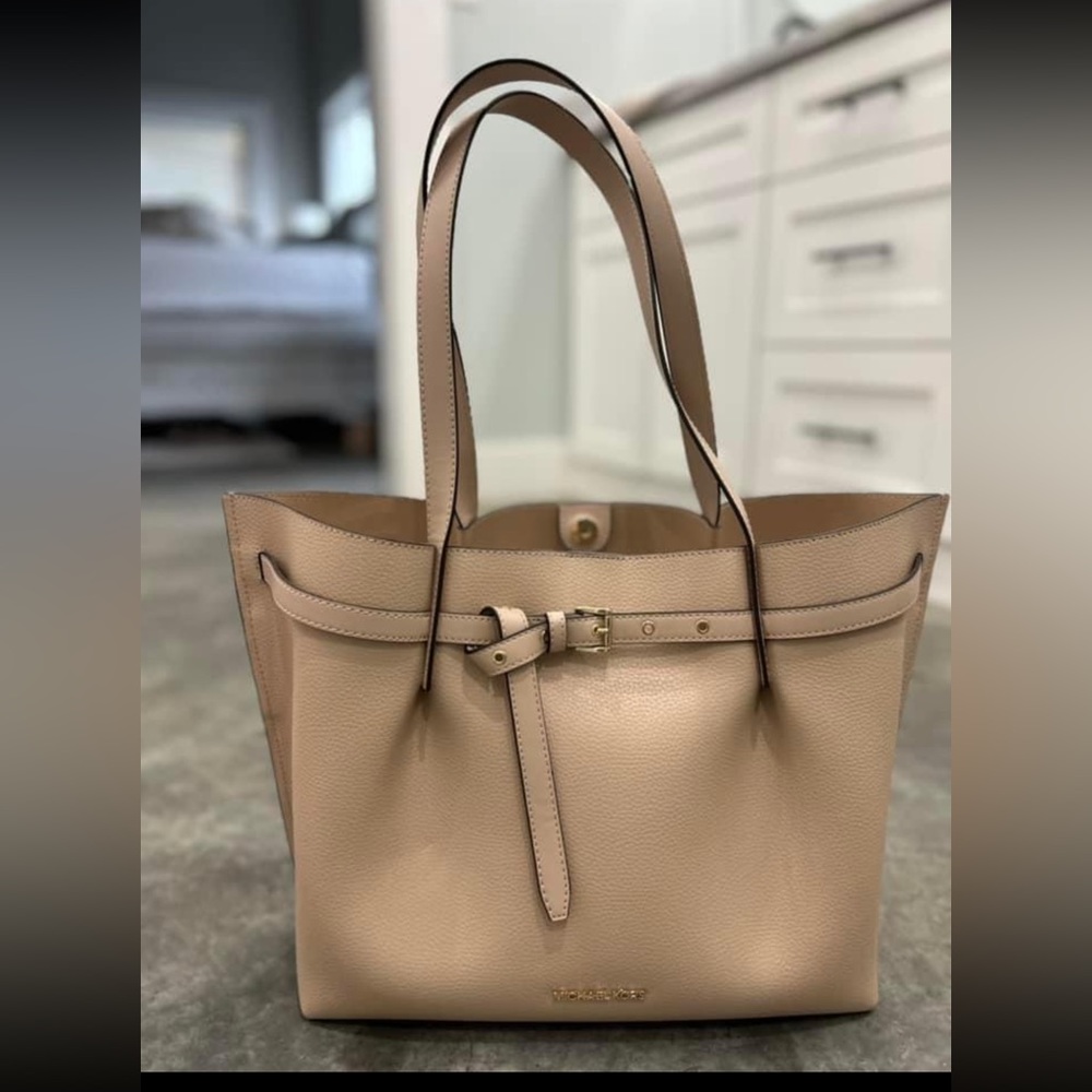 NWT Michael Kors, large Emilia Large Pebbled Leather Tote Bag
